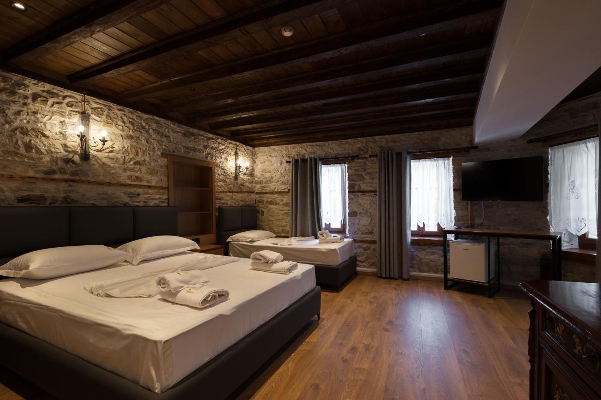 Furra Hotel Gjirokastër Exteriör bild