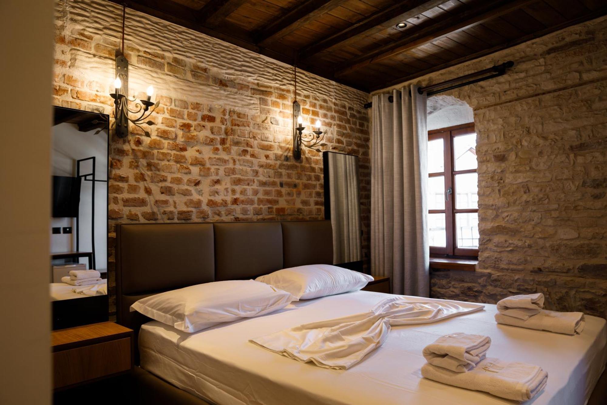Furra Hotel Gjirokastër Exteriör bild