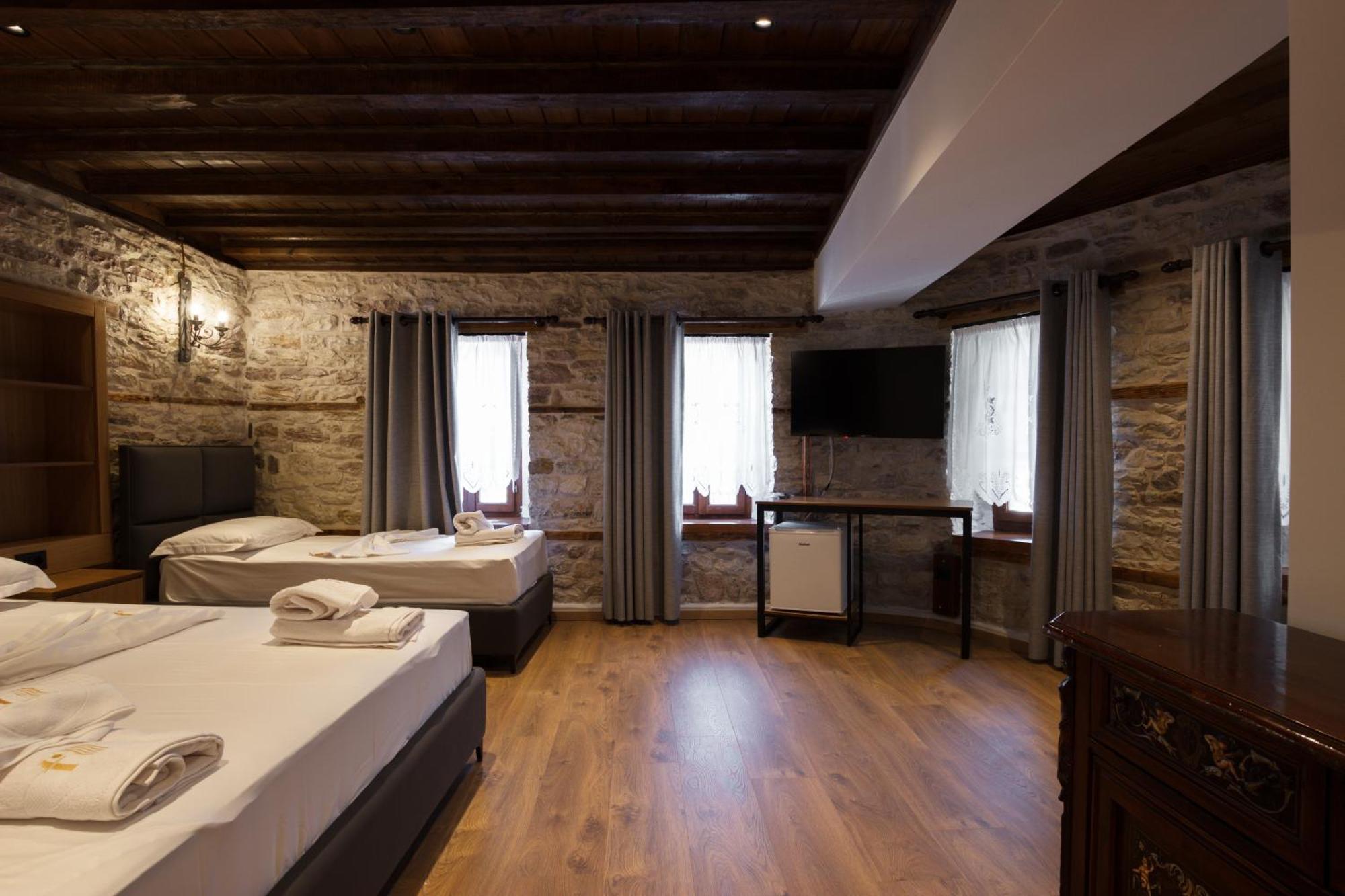 Furra Hotel Gjirokastër Exteriör bild